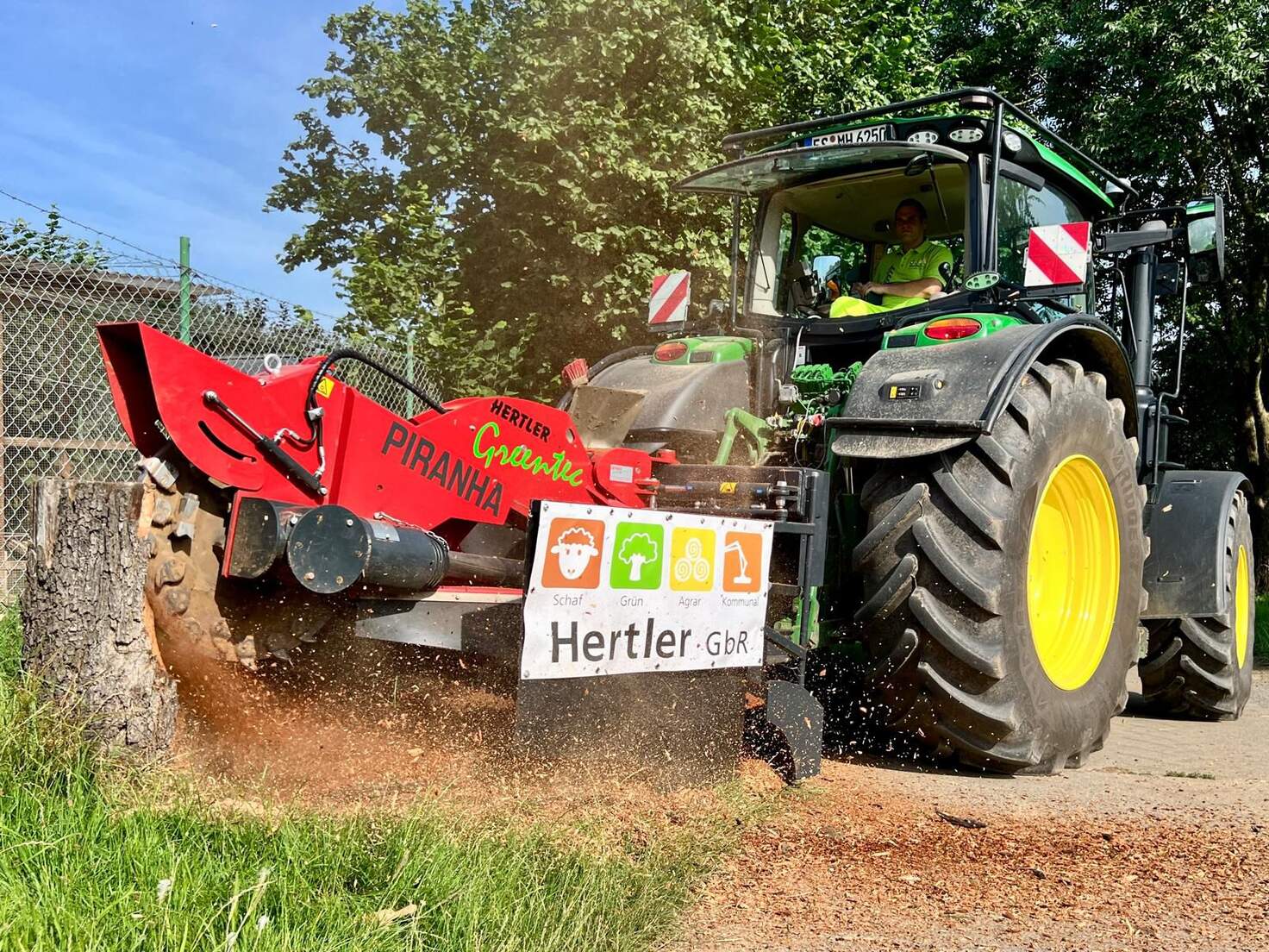 GT Piranha 8 z hydrauliczną klapą