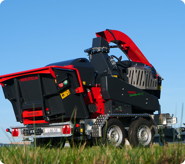 Rębak ze zbiornikiem